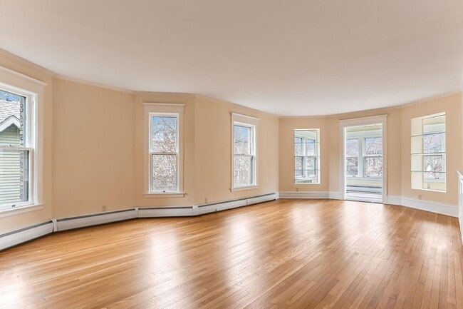 Building Photo - Stunning oversized 2 Bed/2Bath Condo in Cr...