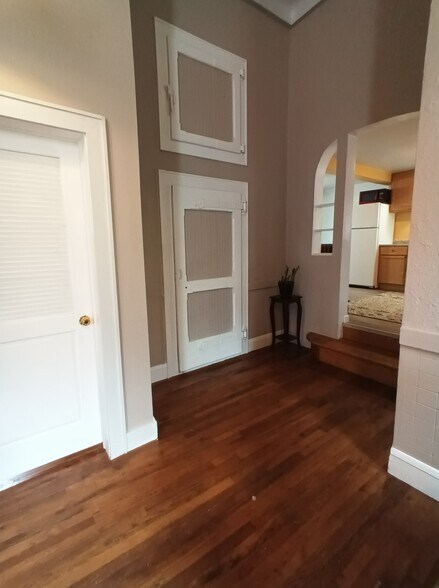 Building Photo - 2009 2nd St NE