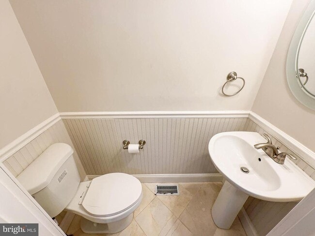 Building Photo - 12912 Marlton Center Dr