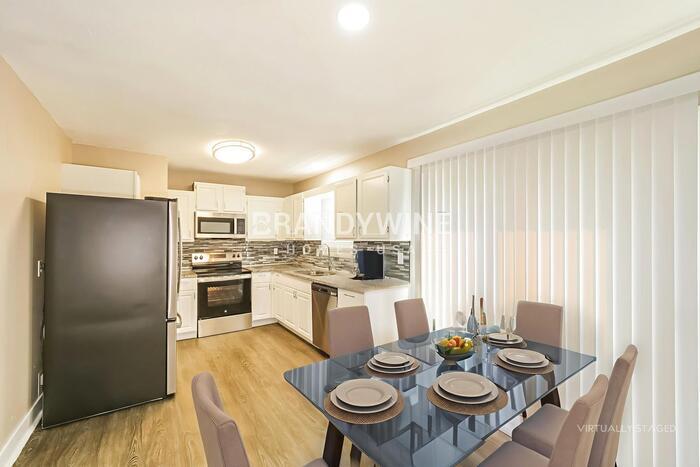 Building Photo - 13707 Bennington Ave