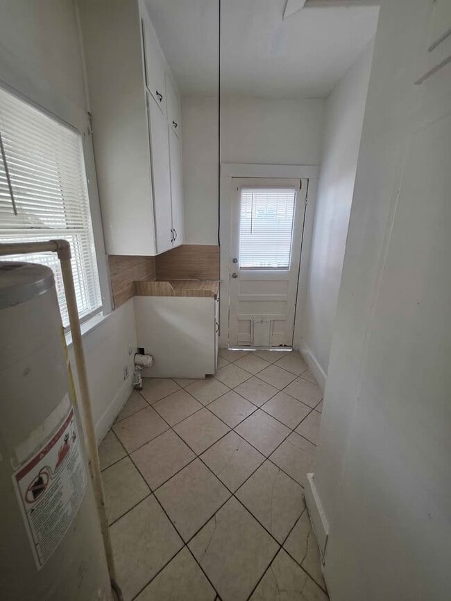 Building Photo - 2531 Carter Ave