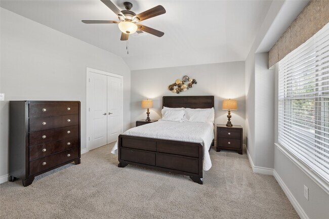 Building Photo - 9018 Meacom Dr