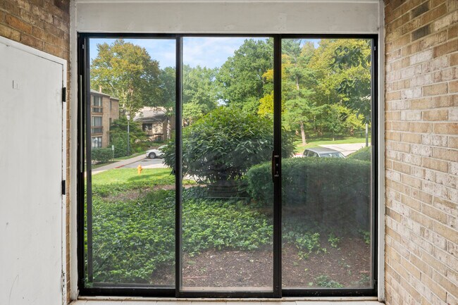 Building Photo - 10530 Cross Fox Ln