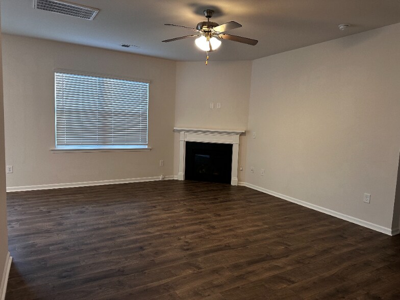 Building Photo - 3696 Waterford Oak Ct