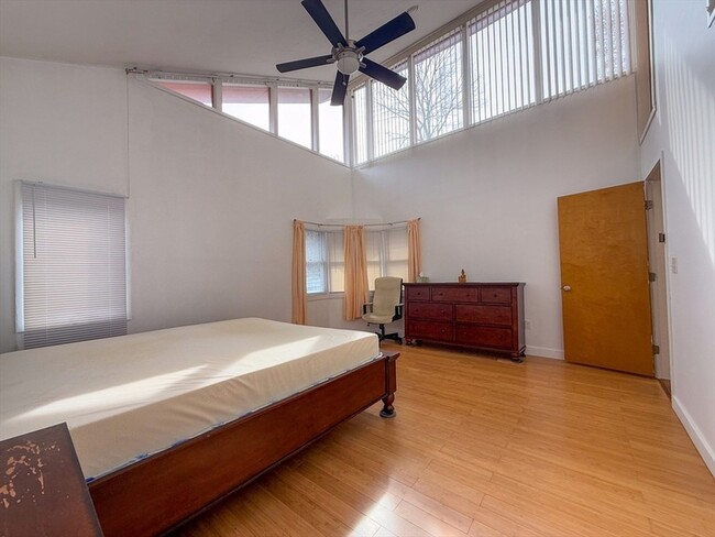 Building Photo - 5 Avondale Ave