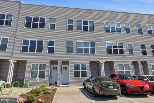 Building Photo - 516 W Montgomery Ave