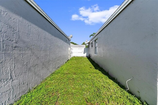 Building Photo - 20841 SW 103rd Ct