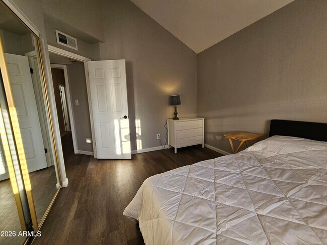 Building Photo - 2144 E Center Ln