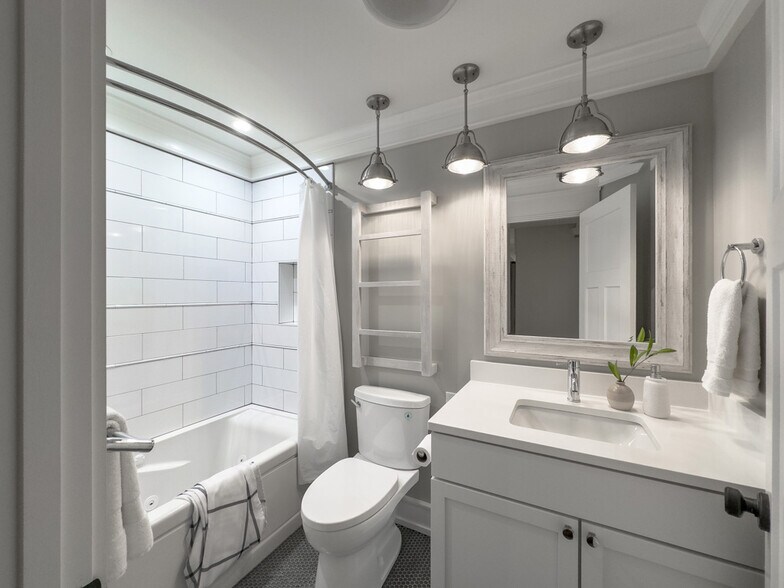 Building Photo - 3453 N Hoyne Ave