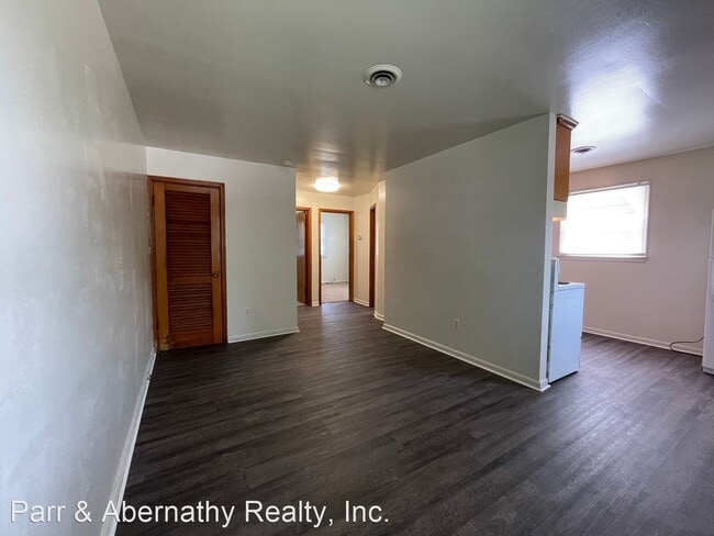 Building Photo - 2 br, 1 bath House - 810 A E. Poythress St...