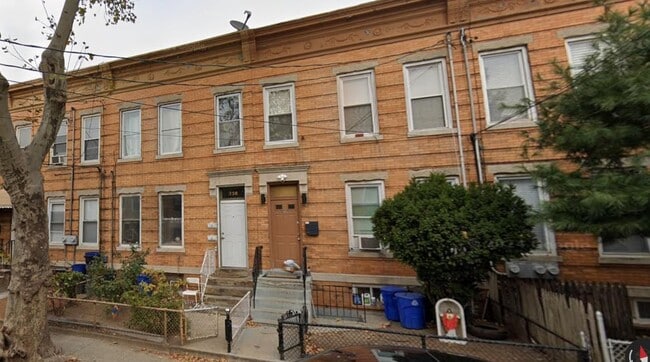 Building Photo - 396 Woodlawn Ave