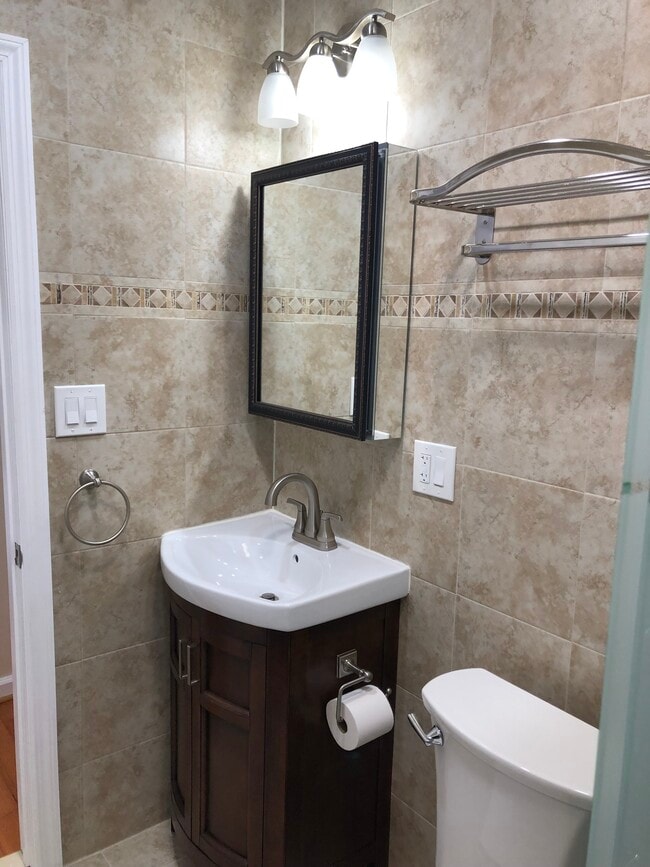 Building Photo - 135-06-106 107th Ave