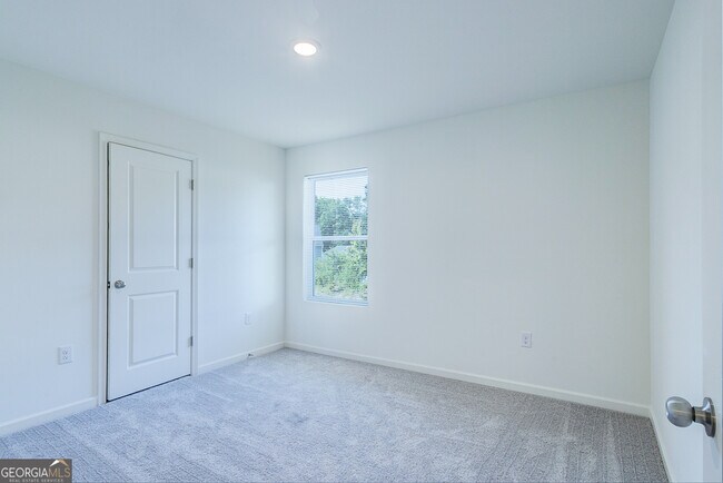 Building Photo - 322 Foxtrot Trl