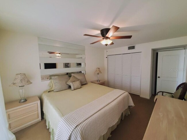 Building Photo - 106 1st St E