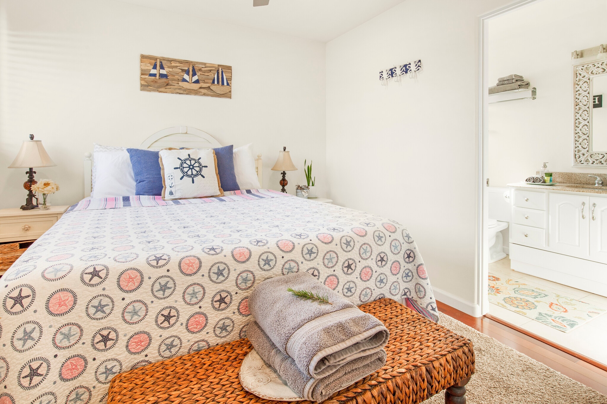 En-suite bathroom - 313 S Rios Ave