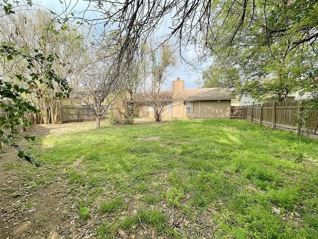 Building Photo - 656 Mairo St