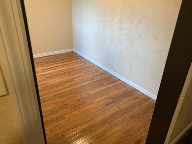 Building Photo - All New South Oakland 6 bedroom