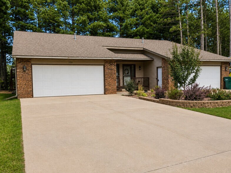 Building Photo - 3320 Rosewood Dr