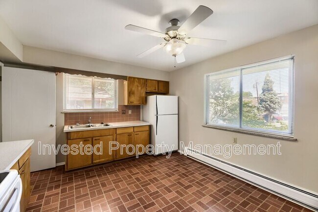 Building Photo - 1142 W Ida Ave