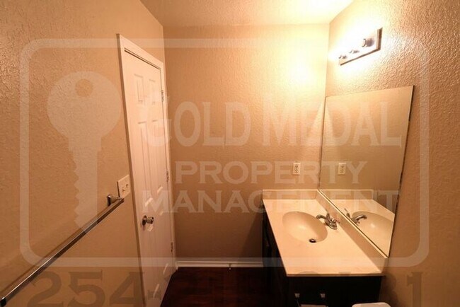 Building Photo - 2806 Cantabrian Dr