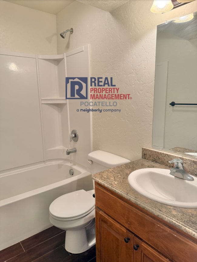 Building Photo - Beautiful 4 bed 3 bath home - 2 car garage...