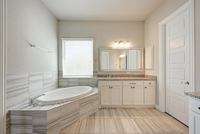 Building Photo - 2416 Echo Park Dr