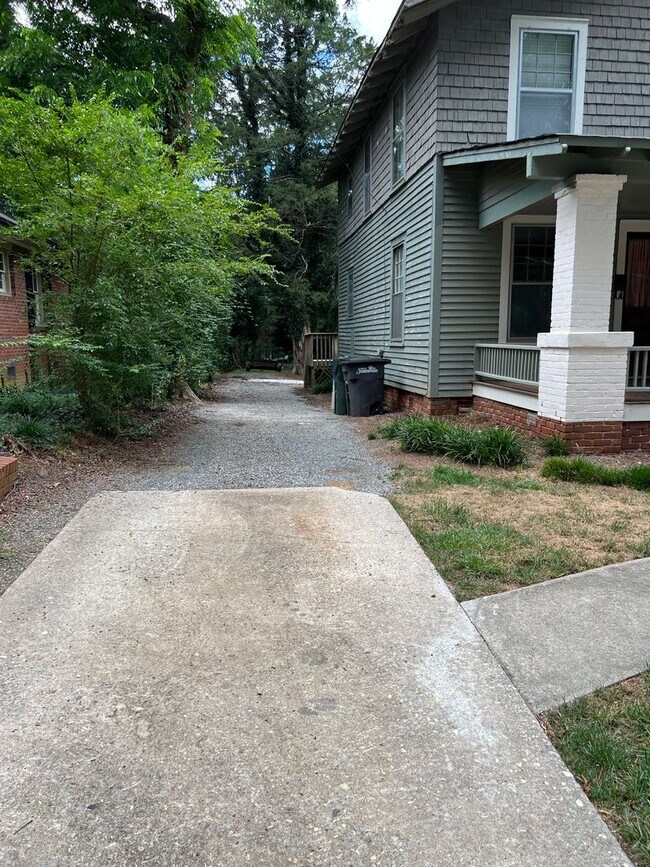 Building Photo - Historic Neighborhood - 3 BR / 1.5 BA