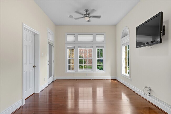 Building Photo - 5934 Stratford Gardens Dr