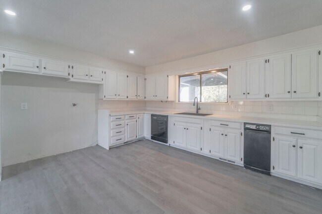 Building Photo - Opportunity Knocking with this HUGE home available for Rent to Own or Lease!