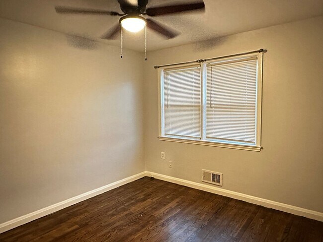 Building Photo - Perfect house to call home