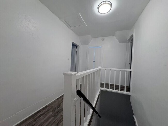 Building Photo - 9910 E 38 Terrace