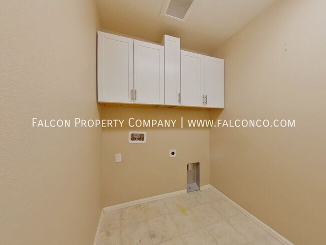 Building Photo - 7973 Buckeye Tree Ln