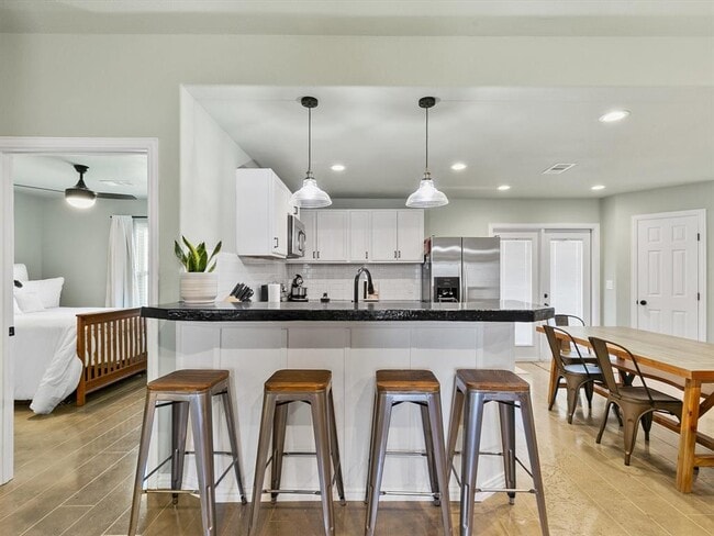 Building Photo - 6301 Hunterwood Dr
