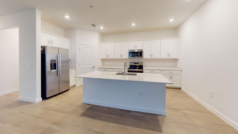 Building Photo - 7913 Lakes Edge Ln