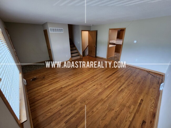 Building Photo - 212 Brookside Dr