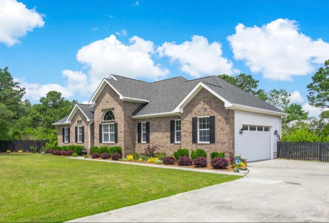 Building Photo - 8 Downing Ct SE