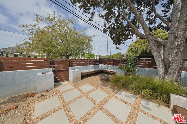 Building Photo - 1630 Penmar Ave