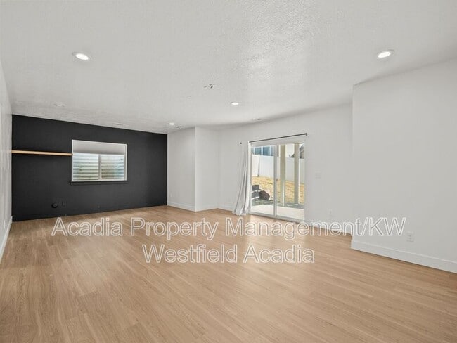 Building Photo - 136 N Desert Sage Dr