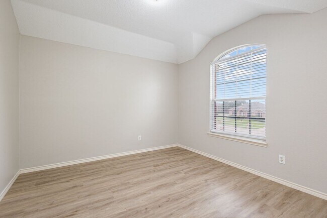 Building Photo - 2809 Ventanna Dr