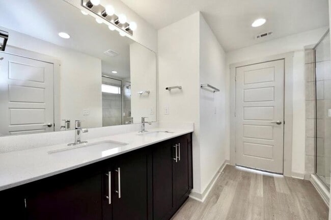 Building Photo - 1825 Bonham Ln