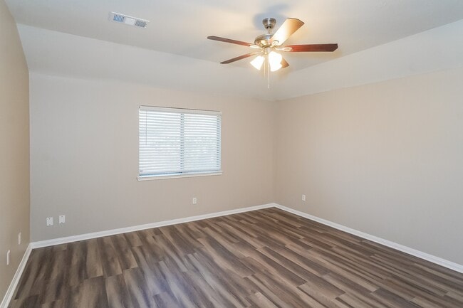 Building Photo - 6723 River Rd