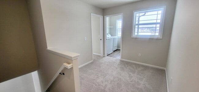 Building Photo - 10390 Silver Rock Chase