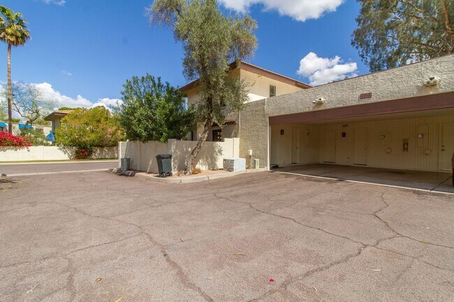 Building Photo - EXCELLENT 2BED, 1.5BATH TOWNHOUSE LOCATED ...