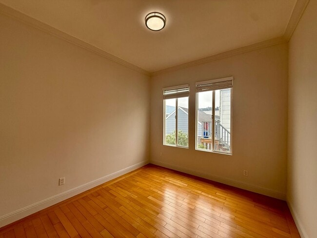 Building Photo - 2068 McAllister St