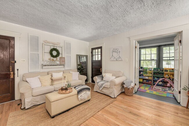 Building Photo - 3977 W 23rd St