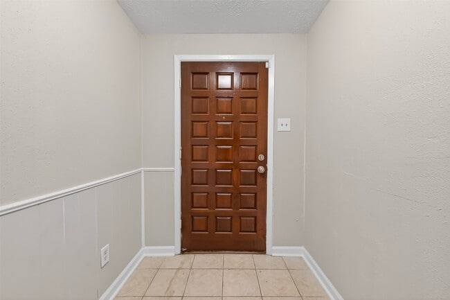 Building Photo - 10510 Overview Dr