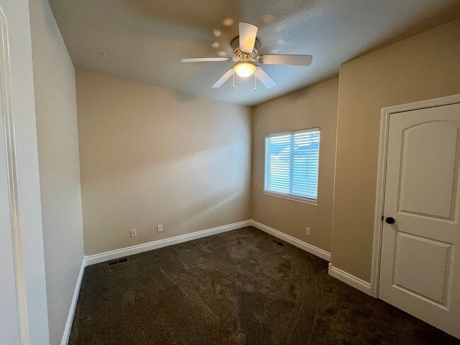 Building Photo - 5807 Zinfandel St