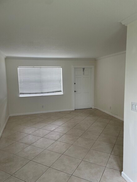 living room - 8 SE 19th Ave