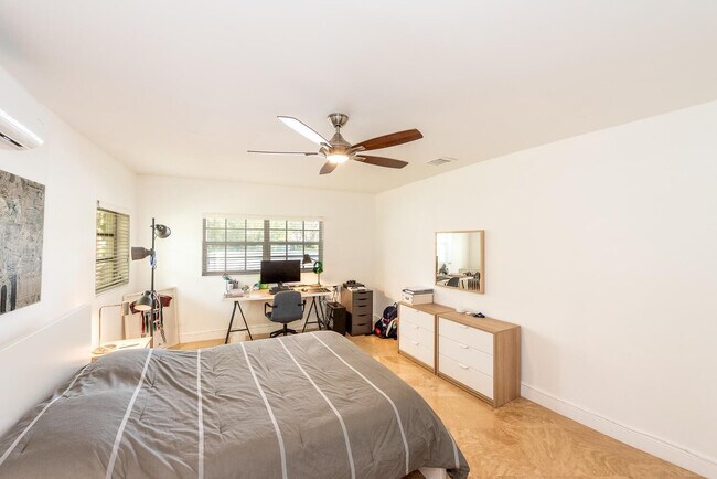 Building Photo - 6205 St