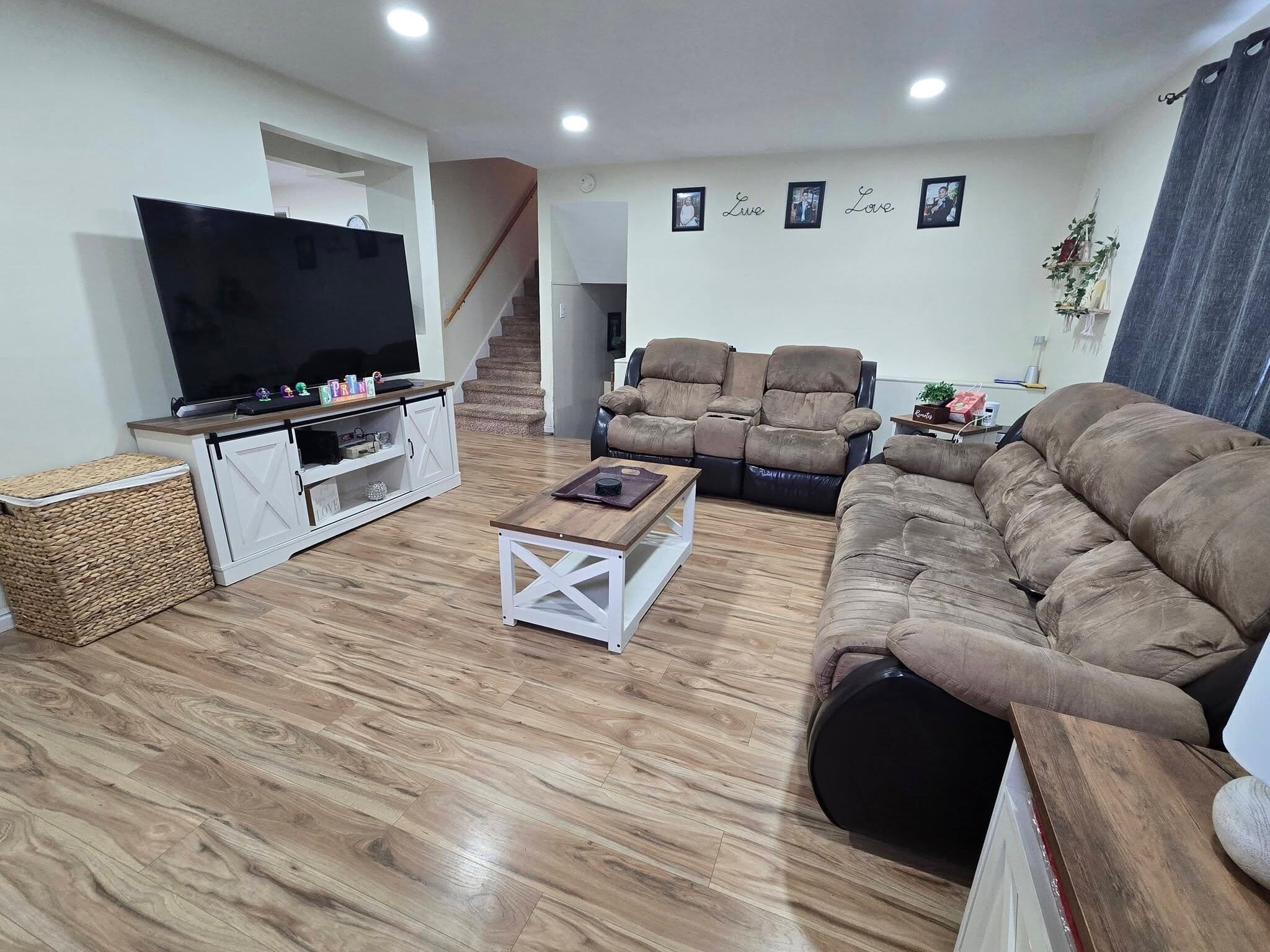 Building Photo - 1593 Manzanita Dr